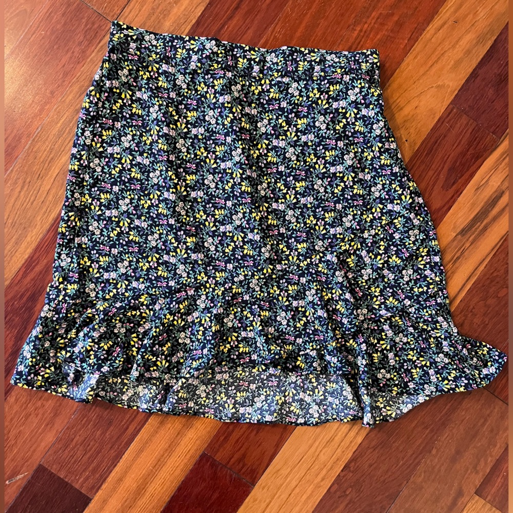 Loft Floral Basket. Size Medium.